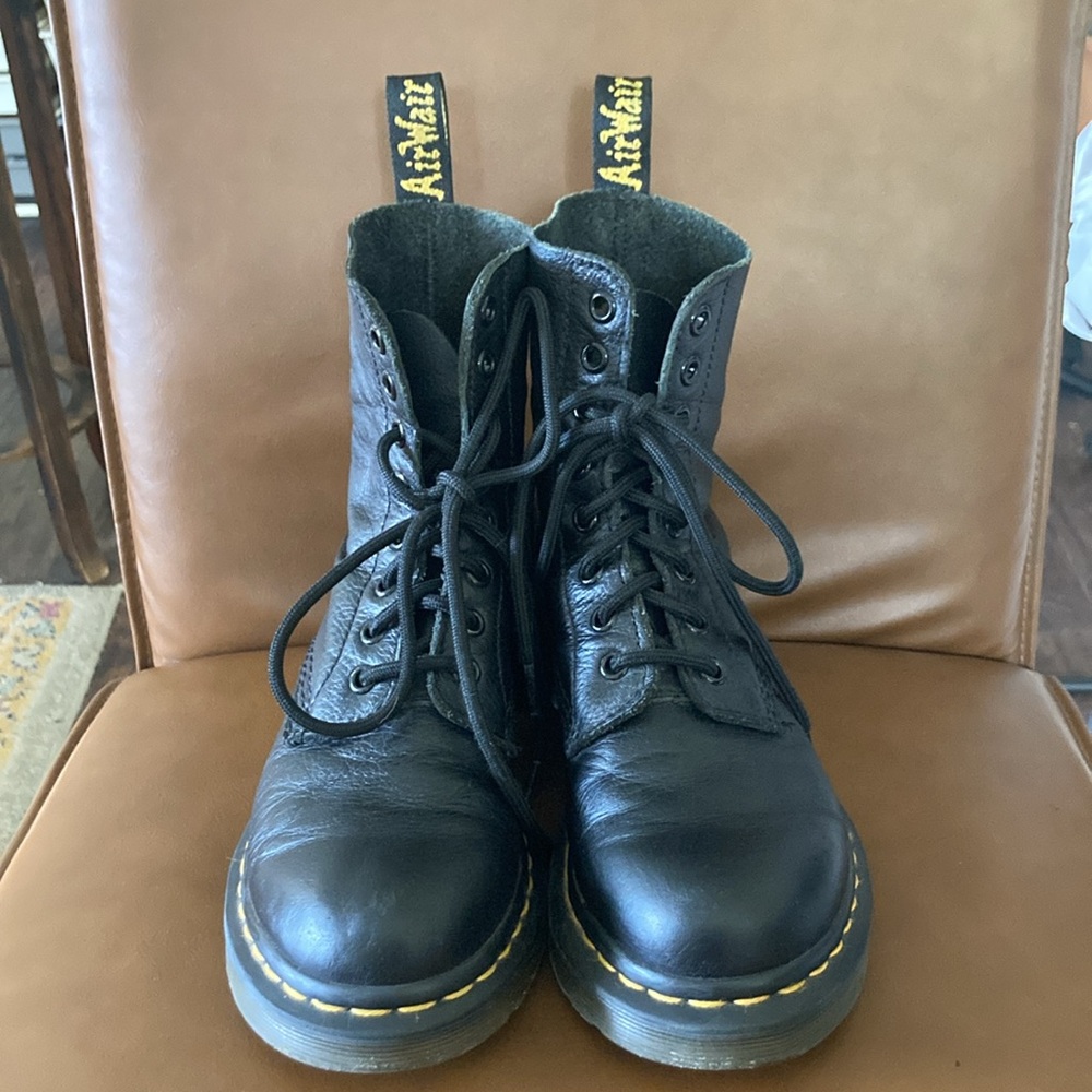 Dr. Martens Pascal Size 6
